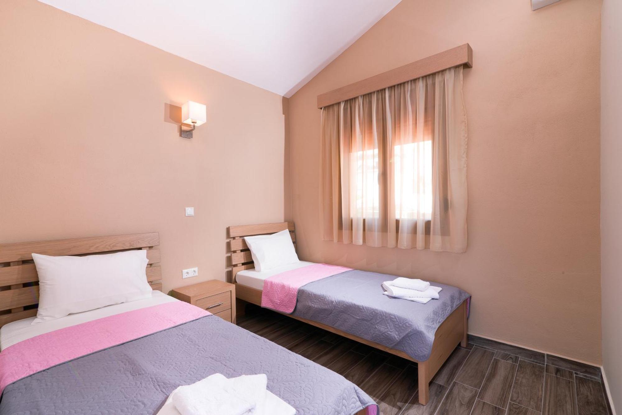 Kapsogeorgis Rooms Коинира Экстерьер фото