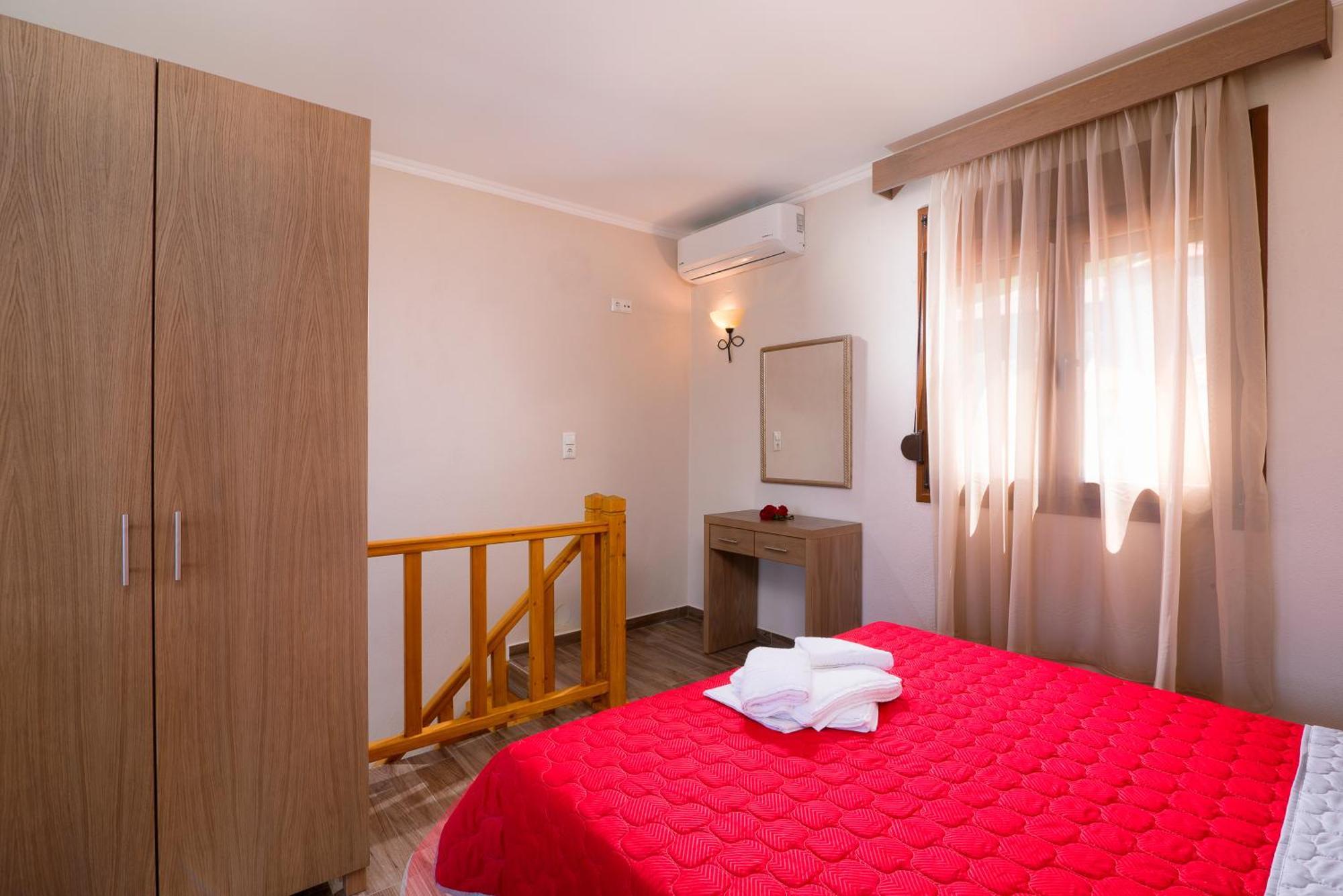Kapsogeorgis Rooms Коинира Экстерьер фото